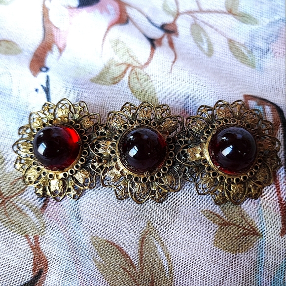 Dark Deep Red Triple Glass Dome Prong Set Brooch Brass Tone Filigree Vintage - Picture 2 of 11